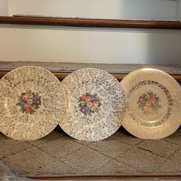 Cream and Pink Vintage Floral Dinnerware Collection atlas 22 karat gold - Picture 2 of 5